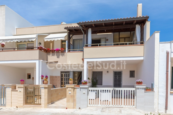 Appartamento piano primo spazi esterni mare con tanta sabbia a piedi. Lido Marini