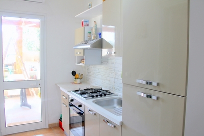 appartamento con ampio spazio esterno e tanta sabbia a piedi dalla casa. Torre San Giovanni - Foto 9