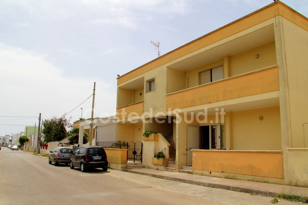 Appartamento nuovo ben arredato con mare a pochi passi. Torre San Giovanni