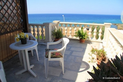 Attico fronte mare ben arredato con ampi spazi esterni. Torre San Giovanni - Foto 8