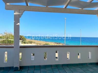 Appartamento vista mare con ampi spazi esterni. Torre San Giovanni - Foto 5