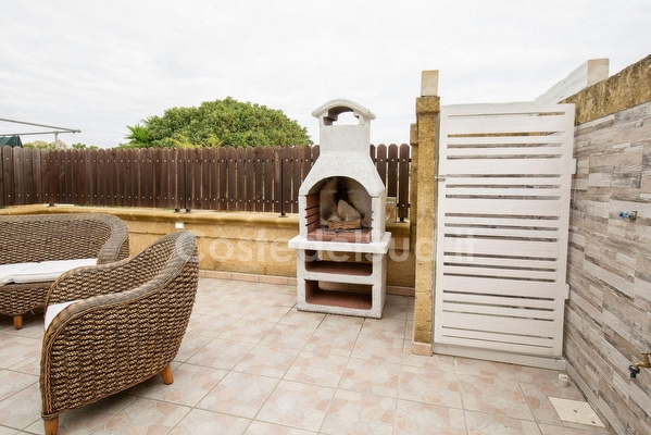 Appartamento con ampi spazi esterni e mare di sabbia vicino. Torre Mozza