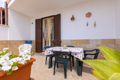 Villino vista mare ampi spazi esterni finemente arredato. Torre Pali