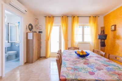 Appartamento ben curato con mare e centro vicini.