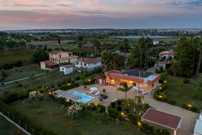 Villa con piscina esclusiva immersa nella campagna salentina