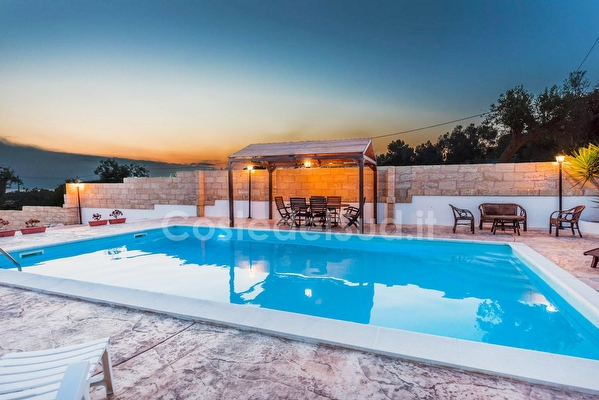 Villa con piscina con vista mare panoramica