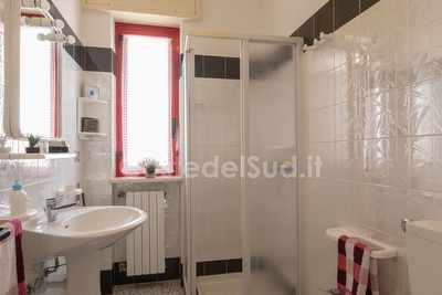 Appartamento piano terra parcheggio privato centro e mare a piedi. Torre Pali - Foto 13