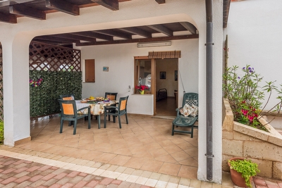 Monolocale  2 posti immersa tra campagna e mare.