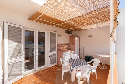 Comodo appartamento a piano primo con vista mare