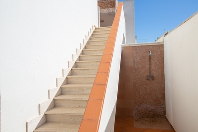 Comodo appartamento a piano primo con vista mare