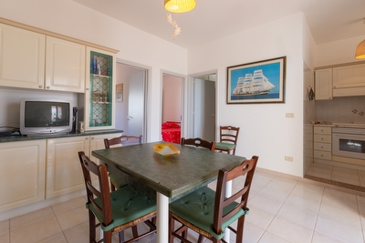 Comodo appartamento a piano primo con vista mare