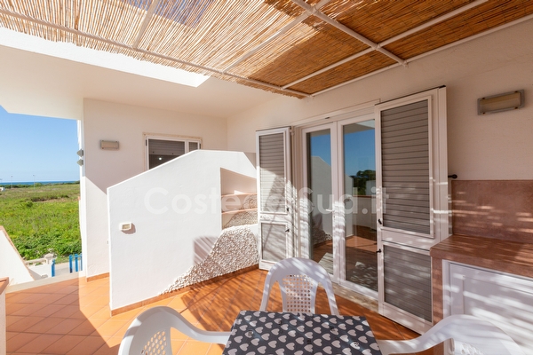 Comodo appartamento a piano primo con vista mare