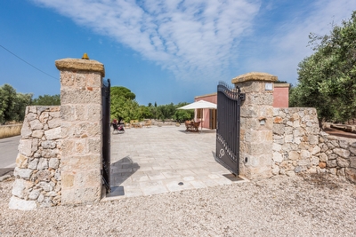 Antica dimora con giardino e pineta privata