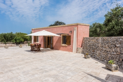 Antica dimora con giardino e pineta privata