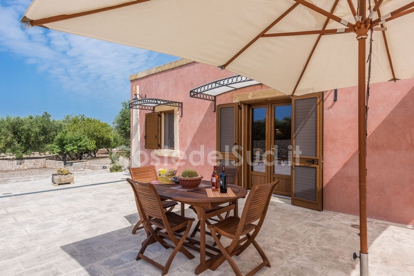 Antica dimora con giardino e pineta privata