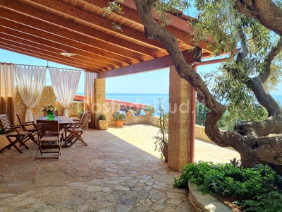 Villetta indipendente immersa nella natura con superba vista mare. Marina di Novaglie - Foto 7