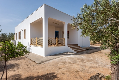 Villetta immersa nella natura con vista mare