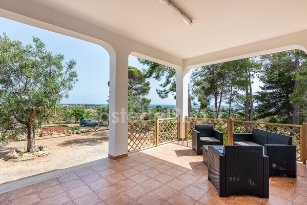 Villetta immersa nella natura con vista mare