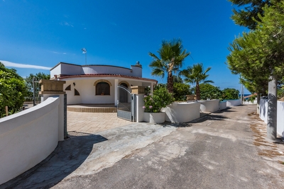 Villetta comoda con tre camere a pochi metri dal mare