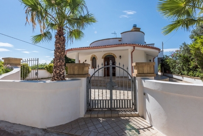 Villetta comoda con tre camere a pochi metri dal mare