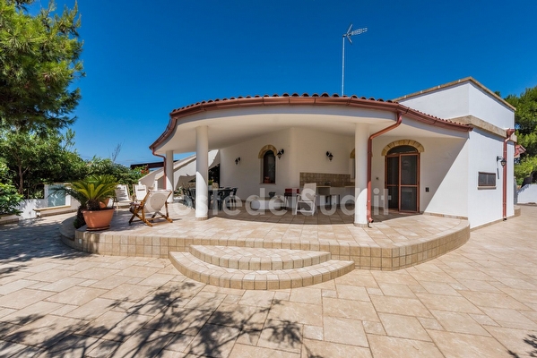 Villetta comoda con tre camere a pochi metri dal mare