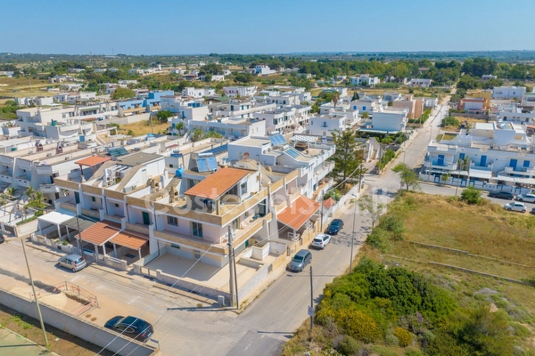 Appartamento su due livelli mare e passeggio a piedi. Torre San Giovanni