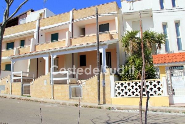 Appartamento su due livelli mare e passeggio a piedi. Torre San Giovanni