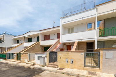 Appartamento con ampi spazi esterni mare e passeggio a piedi.