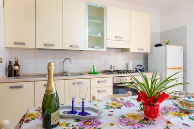 Appartamento con ampi spazi esterni mare e passeggio a piedi.