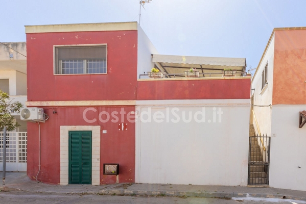 Appartamento con spazi esterni e sabbia vicinissima. Torre Mozza