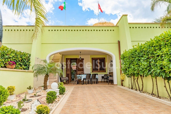 Villetta indipendente tre camere due bagni mare e centro a piedi. Torre Pali