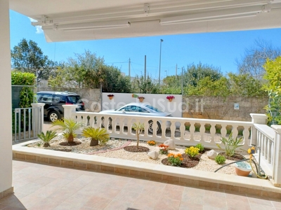 Villetta indipendente con mare di sabbia e passeggio a piedi. Torre Pali - Foto principale