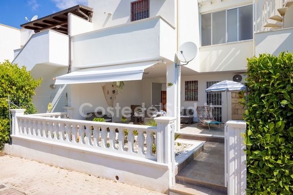 Villetta indipendente con mare di sabbia e passeggio a piedi. Torre Pali