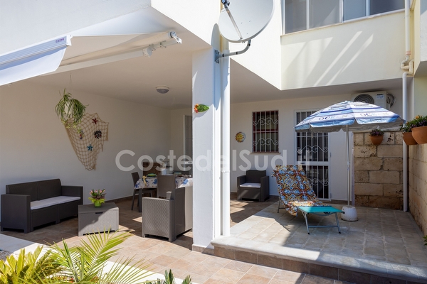 Villetta indipendente con mare di sabbia e passeggio a piedi. Torre Pali