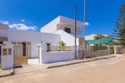 Casa spaziosa tre camere e ampi spazi esterni. Torre San Giovanni - Foto 2
