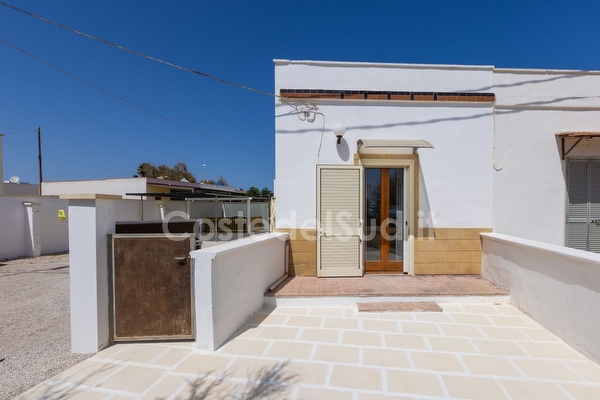 Appartamento fronte mare spiaggia sabbiosa a piedi. Torre Mozza