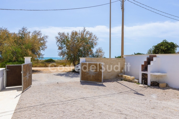 Appartamento fronte mare spiaggia sabbiosa a piedi. Torre Mozza
