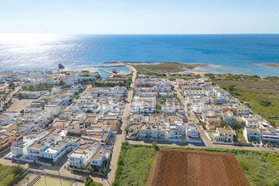 Ampi spazi esterni parcheggio privato mare e passeggio a piedi. Torre Pali - Foto 29