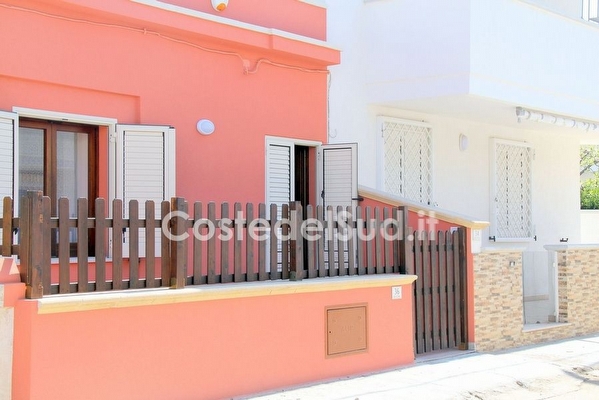 Appartamento con mare di sabbia passeggio e negozi a piedi. Torre Mozza