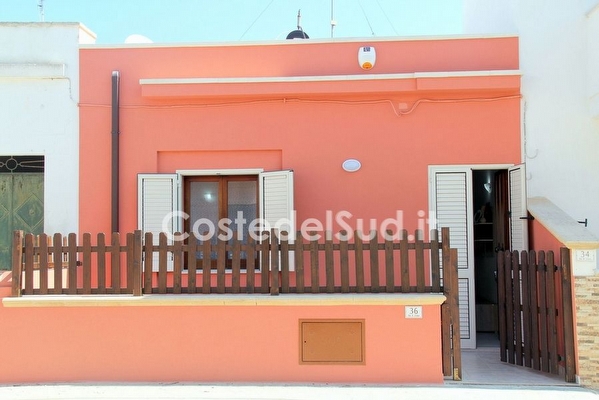 Appartamento con mare di sabbia passeggio e negozi a piedi. Torre Mozza