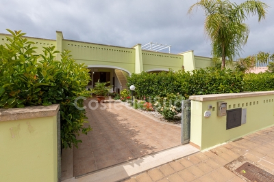 Villetta indipendente ampi spazi esterni con mare e passeggio a piedi. Torre Pali - Foto principale