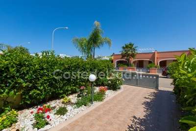 Villetta indipendente ampi spazi esterni con mare e passeggio a piedi. Torre Pali - Foto 6