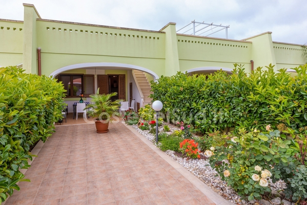 Villetta indipendente ampi spazi esterni con mare e passeggio a piedi. Torre Pali