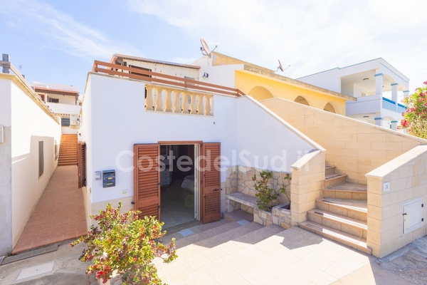 Casa fronte mare con spiaggetta sabbia. Torre Vado