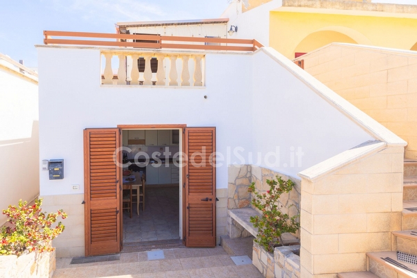 Casa fronte mare con spiaggetta sabbia. Torre Vado