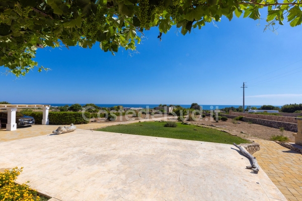 Villetta indipendente di nuova costruzione con ampi spazi esterni. Torre Pali