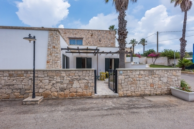 Villetta in residence con piscina, servizi ed animazione