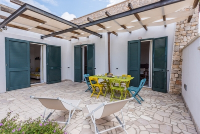 Villetta in residence con piscina, servizi ed animazione