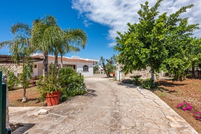 Villetta immersa tra campagna e mare