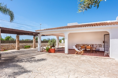 Villetta immersa tra campagna e mare